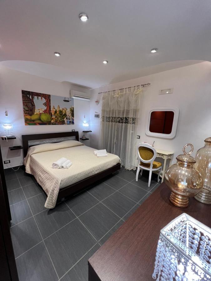 Nel Cortile Suite Чефалу Екстер'єр фото